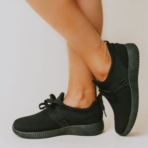 NEW Lucy Avenue Luley Lace Up Sneakers